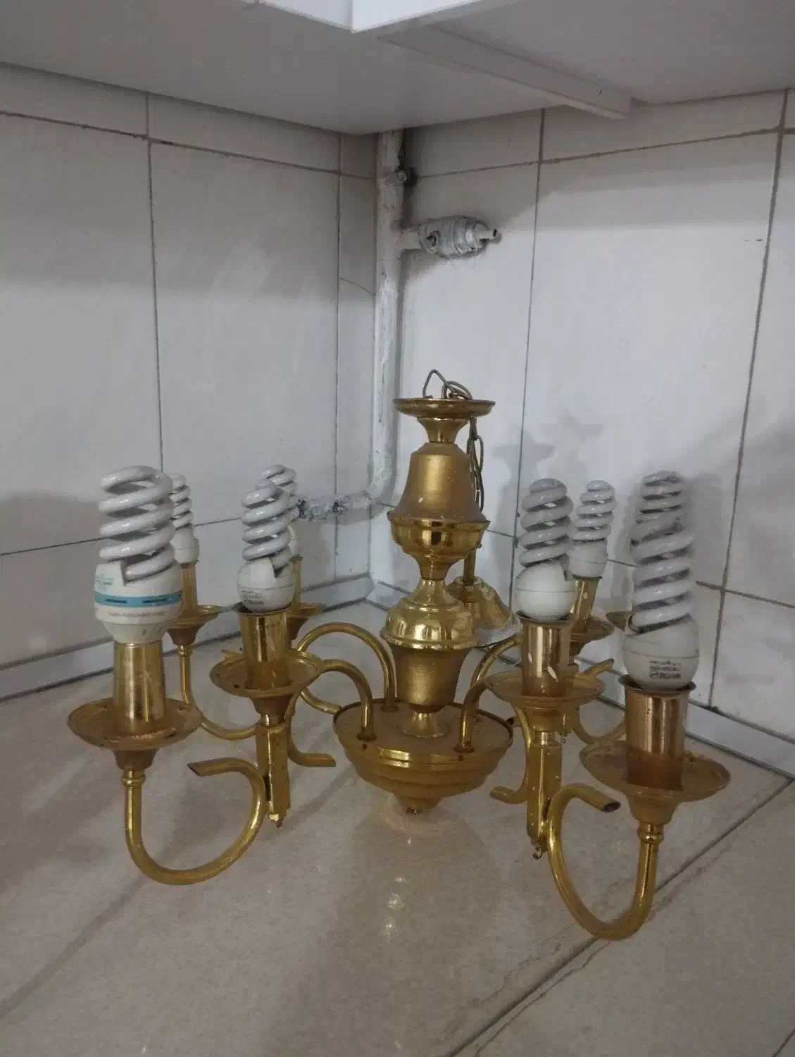 لوستر چهار شاخه با لامپ|لوستر و چراغ آویز|خرم‌آباد, |دیوار