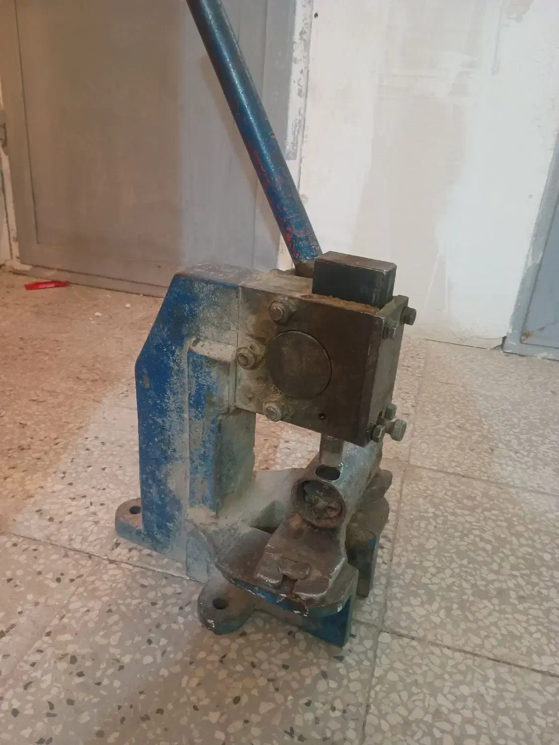 پرس دستی|ابزارآلات|صدرا-فارس, فاز ۲|دیوار