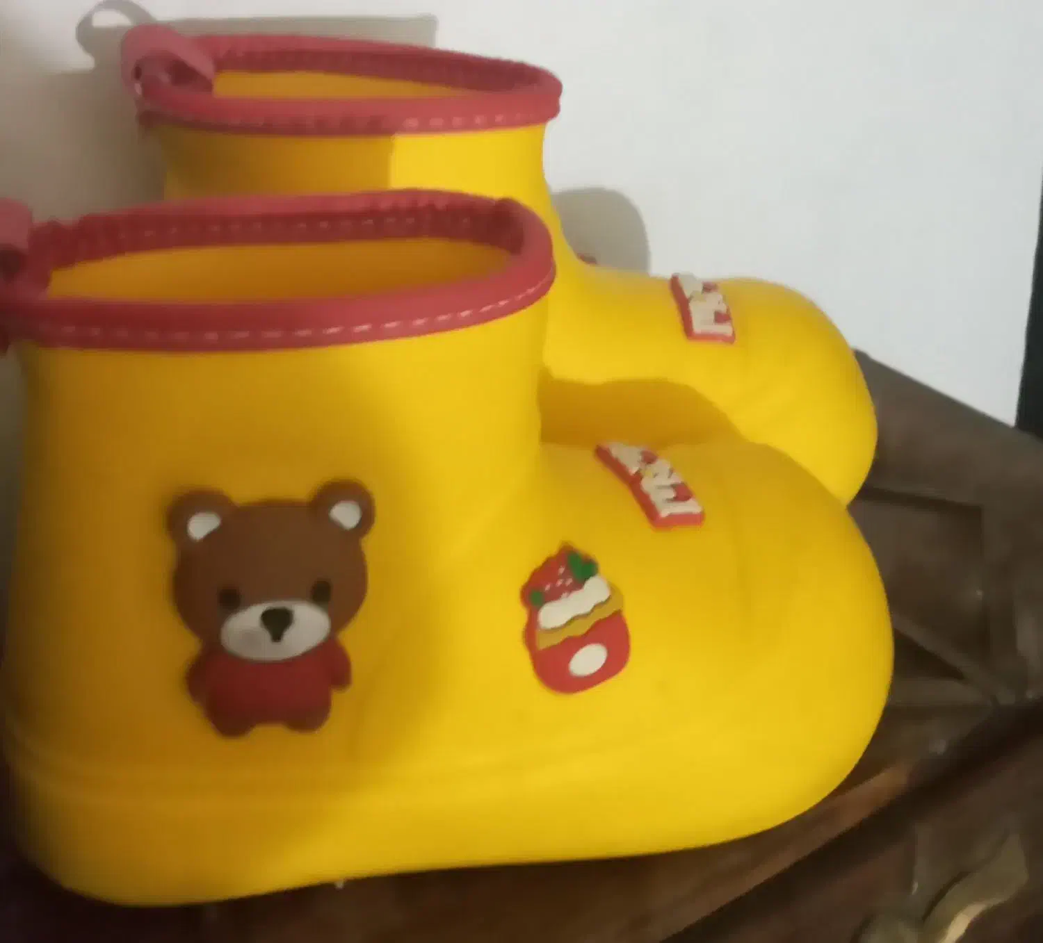 چکمه پسرونه|کفش و لباس بچه|رشت, جهاد|دیوار