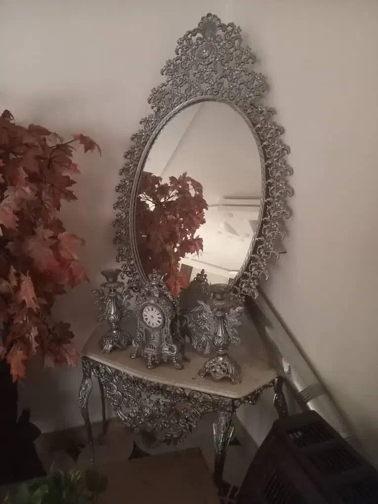 ویترین،ساعت،آینه شمعدان،میزتلویزیون|بوفه، ویترین، کنسول|لردگان, |دیوار