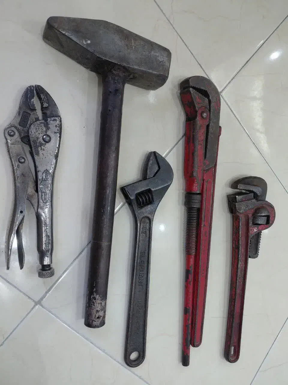 ابزار|ابزارآلات|شهر ری, شهادت|دیوار