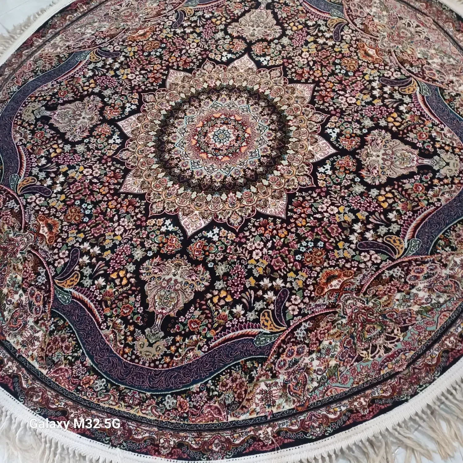 فرش گردسه متری، دوتادیگم طرح تقریبامشابه دارم|فرش|کرج, جهان‌شهر|دیوار