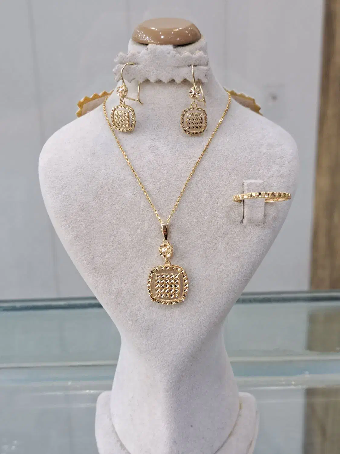 نیم ست مربعی|جواهرات|قم, نیروگاه|دیوار