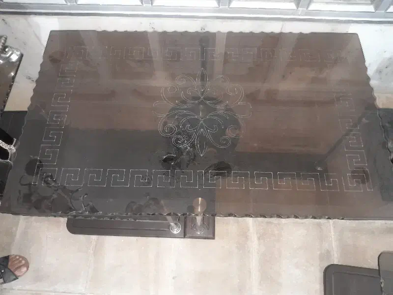 میز و ۴تا گل میز|مبلمان خانگی و میز عسلی|جهرم, |دیوار