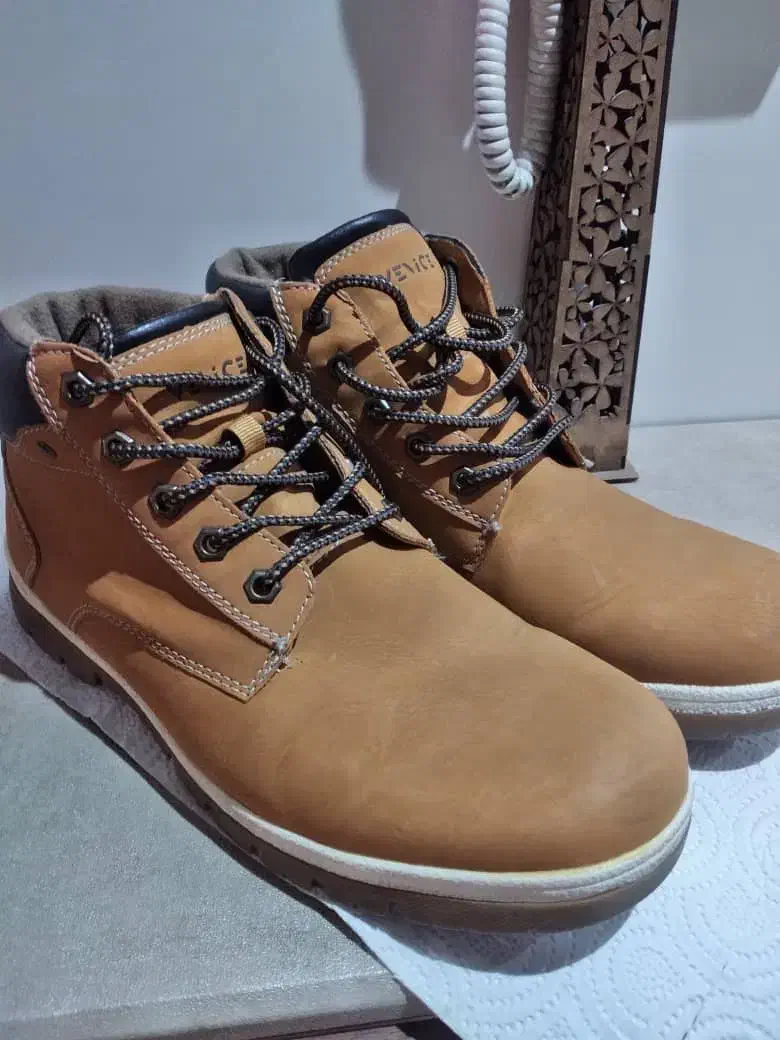 نیم بوت|کیف، کفش، کمربند|گرمدره, |دیوار