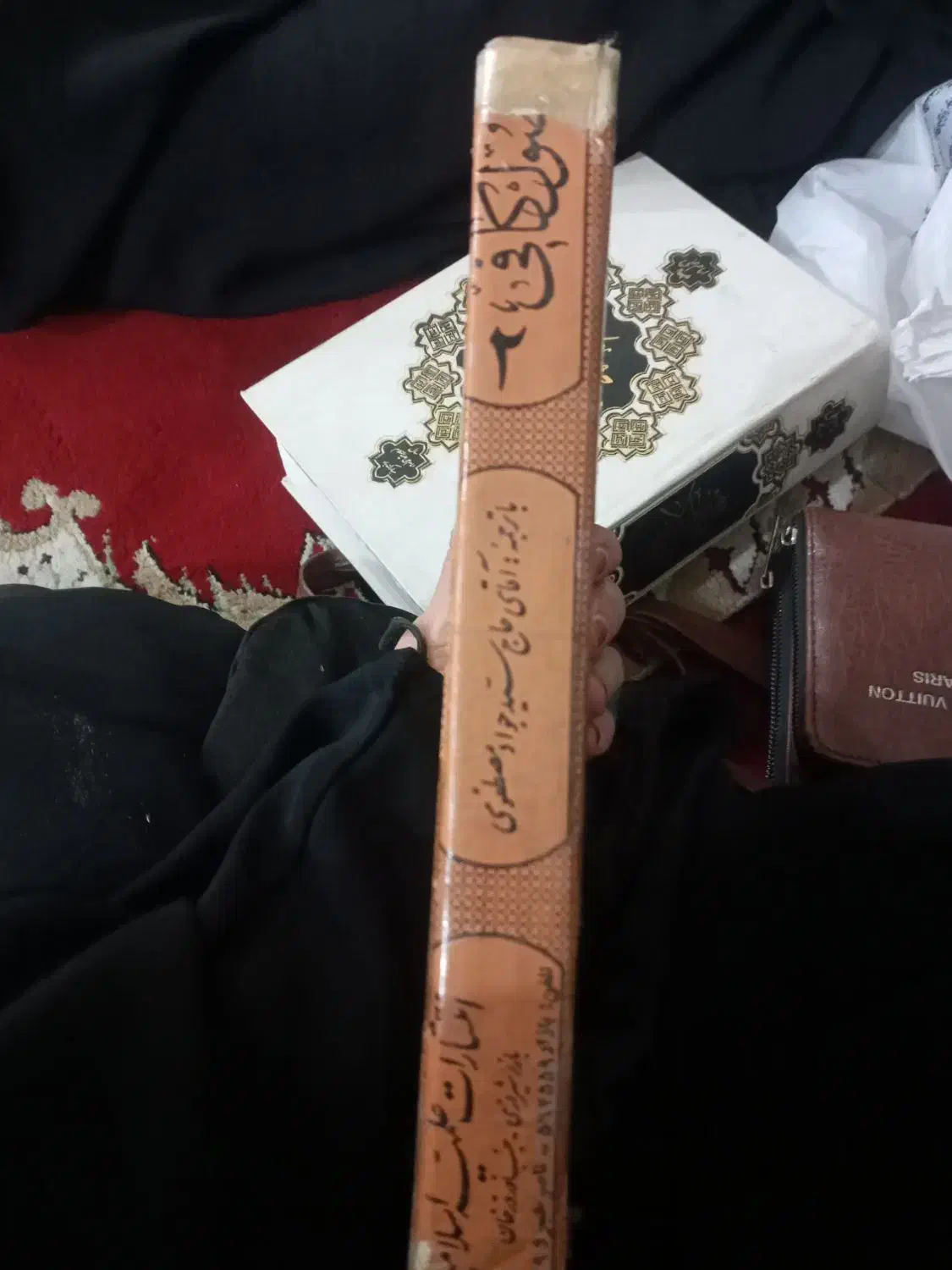 فروش تفسیرالمیزان و چند جلد کتاب|کتاب و مجله مذهبی|قمصر, |دیوار