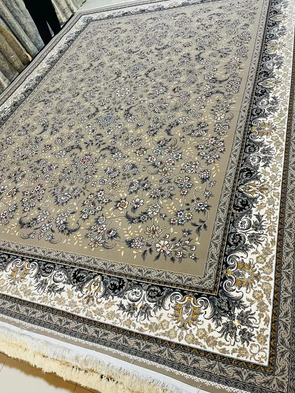 پول ۱۲مترموکت میدی فرش میبری|فرش|سیرجان, |دیوار