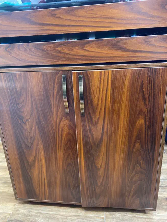 میز صندوق و ویترین بوتیک چوبی . فروش فوری|فروشگاه و مغازه|نوشهر, |دیوار