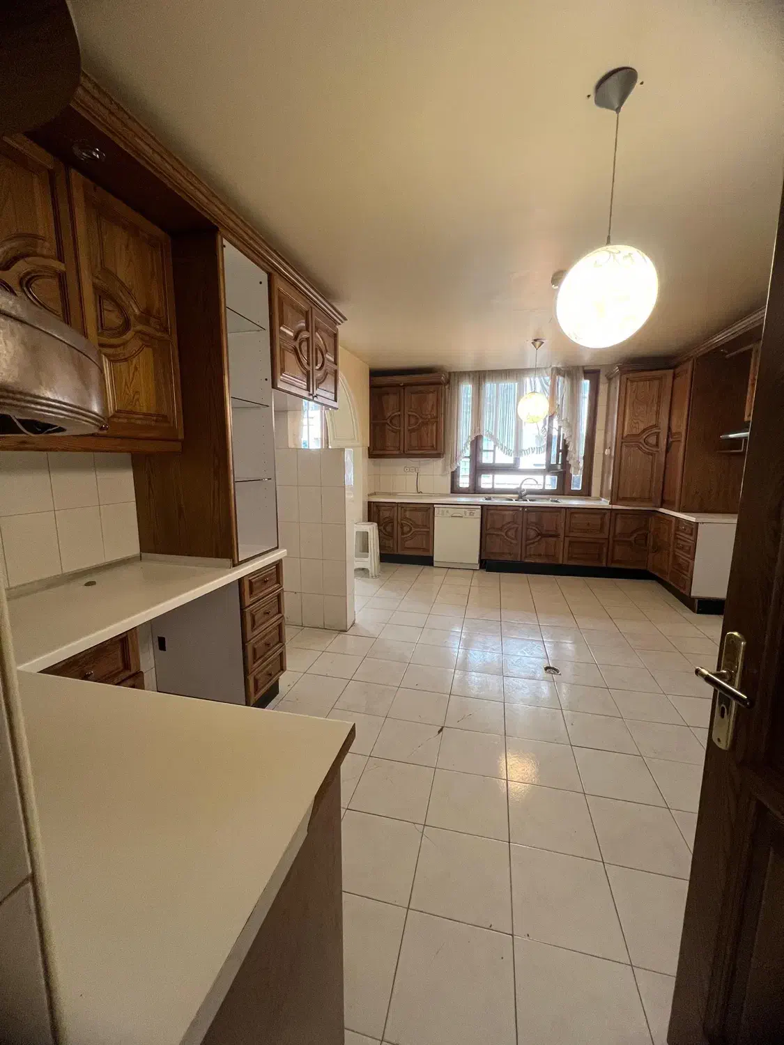 فرشته ۳۷۰ متر تاپ لوکیشن