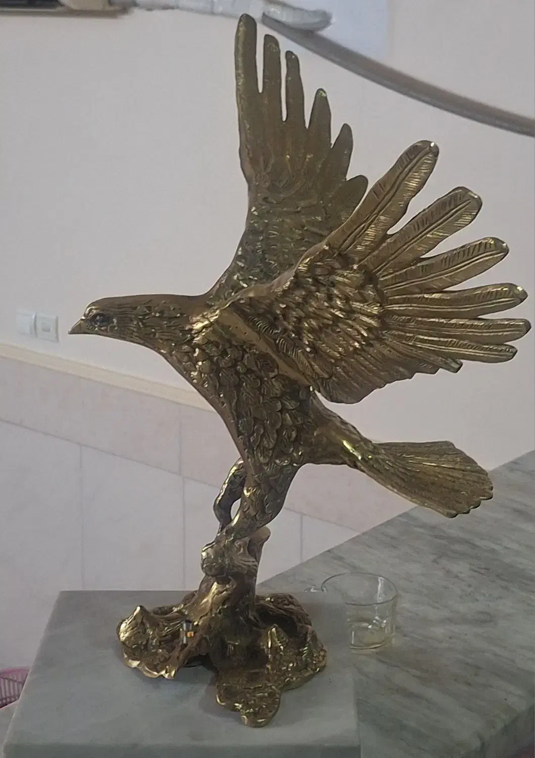 عقاب پایه سنگی برنز|مجسمه، تندیس، ماکت|قم, قلعه کامکار|دیوار