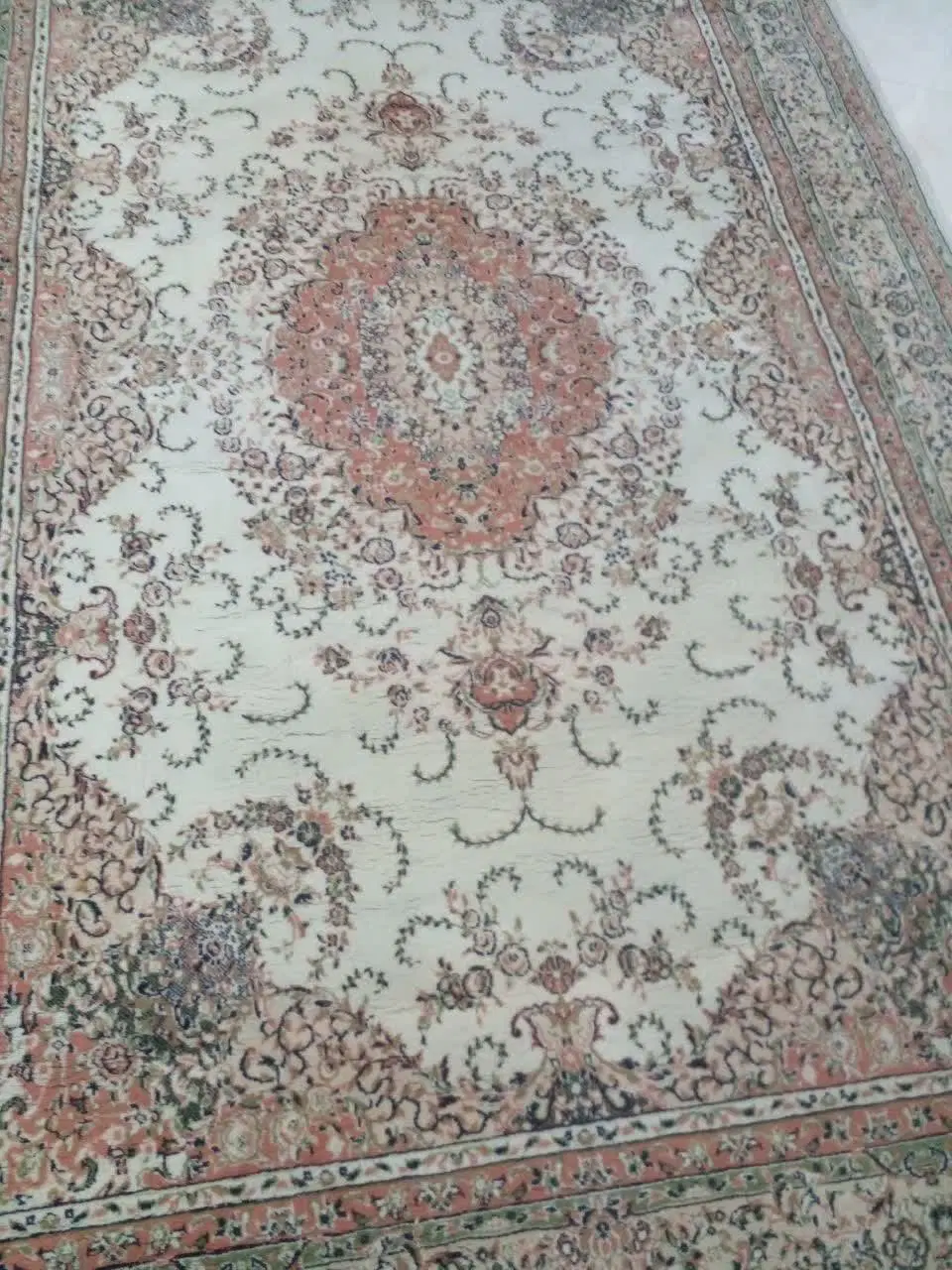 دوتا قالیچه کرم گلبهی .یک ونیم متری و۴ متری|فرش|تهران, شهرک دریا|دیوار