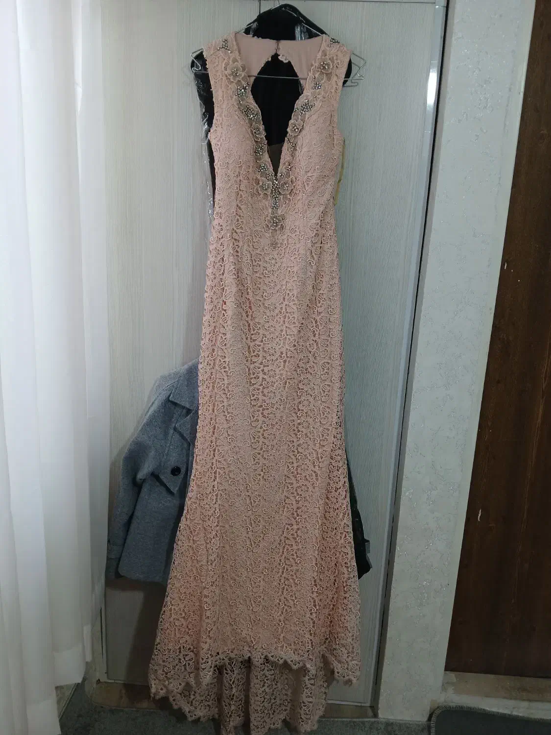 پیراهن مجلسی|لباس|ری, صفاییه (چشمه علی)|دیوار