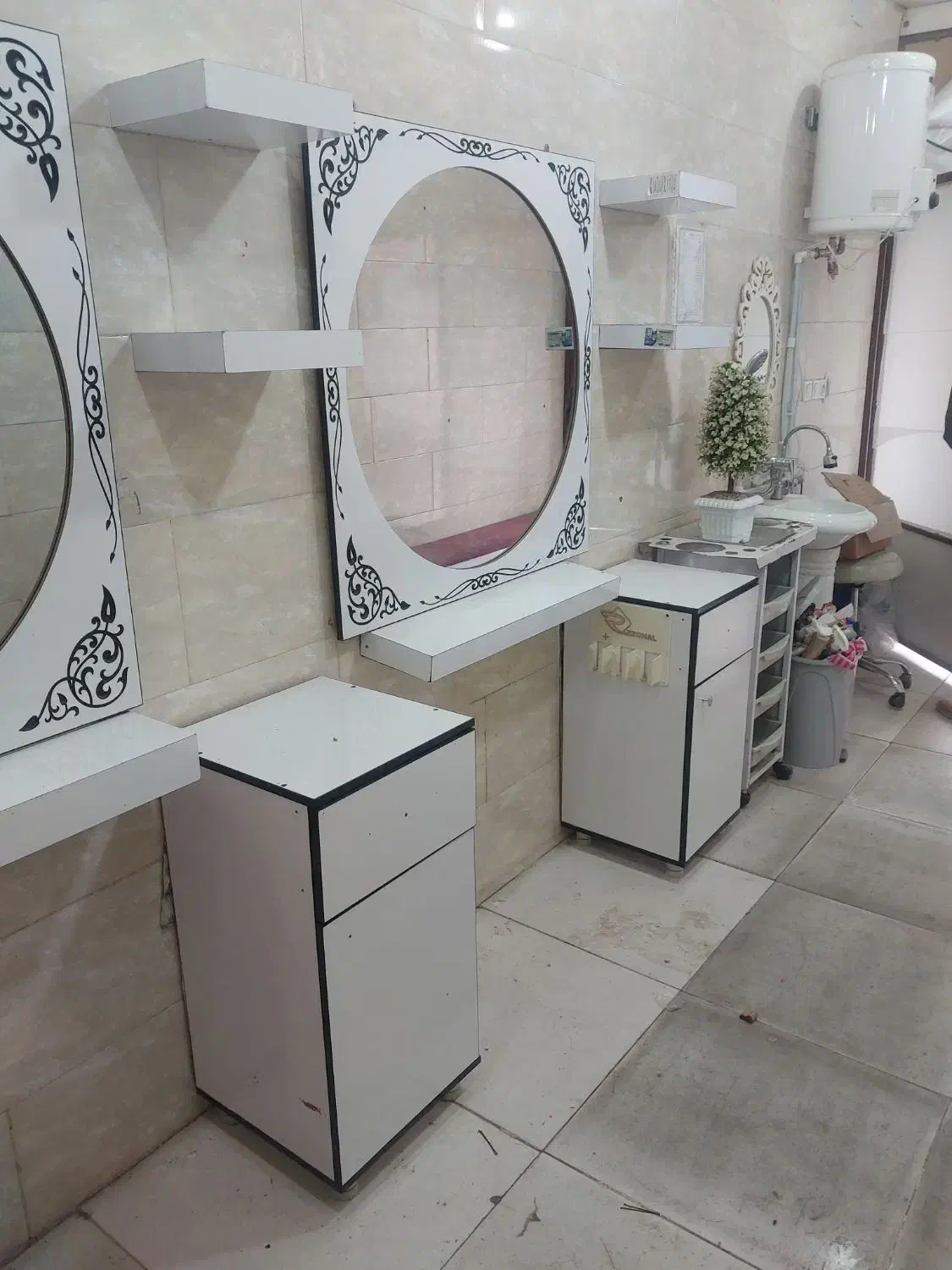 وسایل ارایشی|آرایشگاه و سالن‌های زیبایی|آبادان, |دیوار