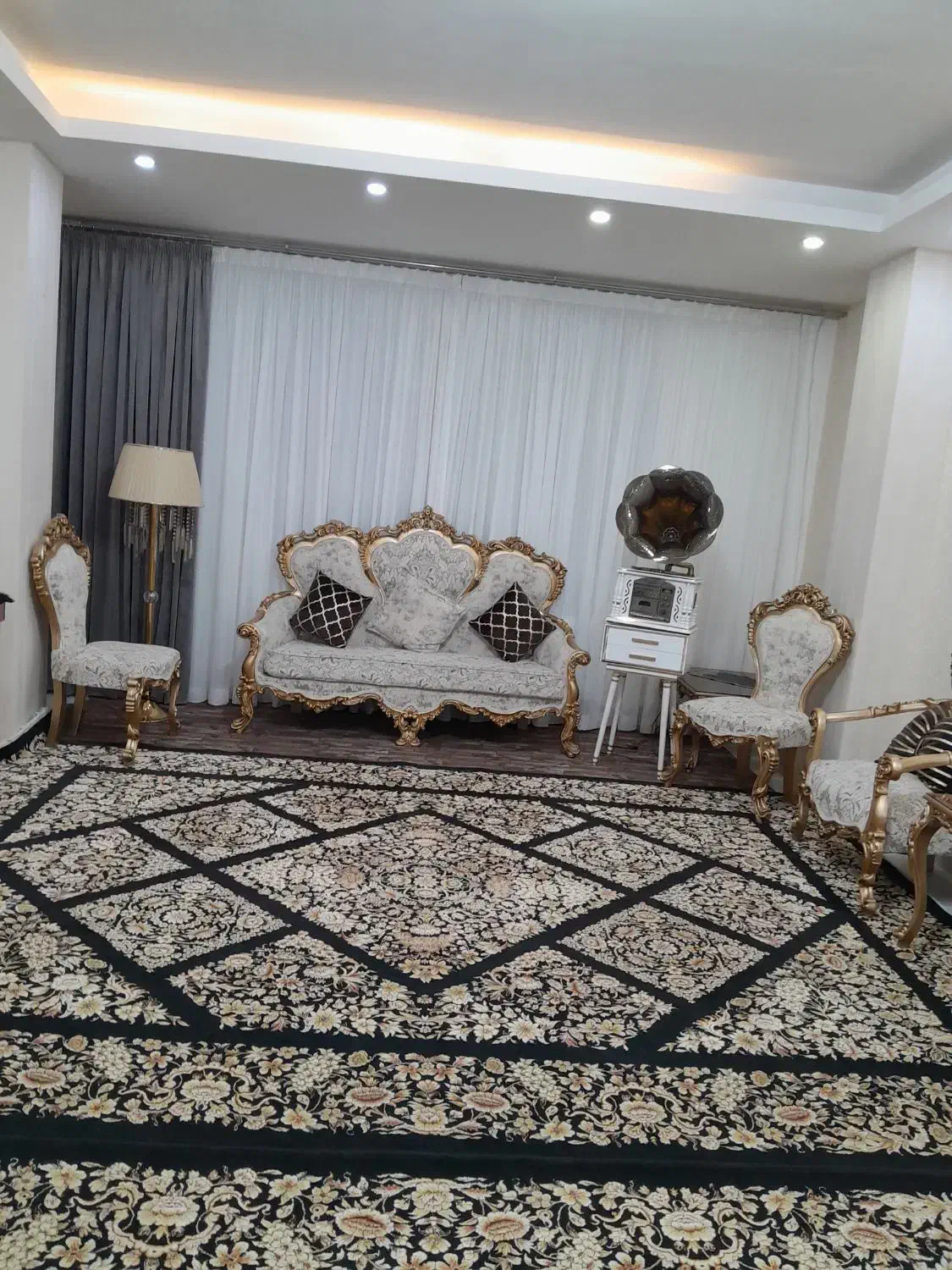 مبل سلطنتی در حد نو|مبلمان خانگی و میز عسلی|صالح آباد (ایلام), |دیوار