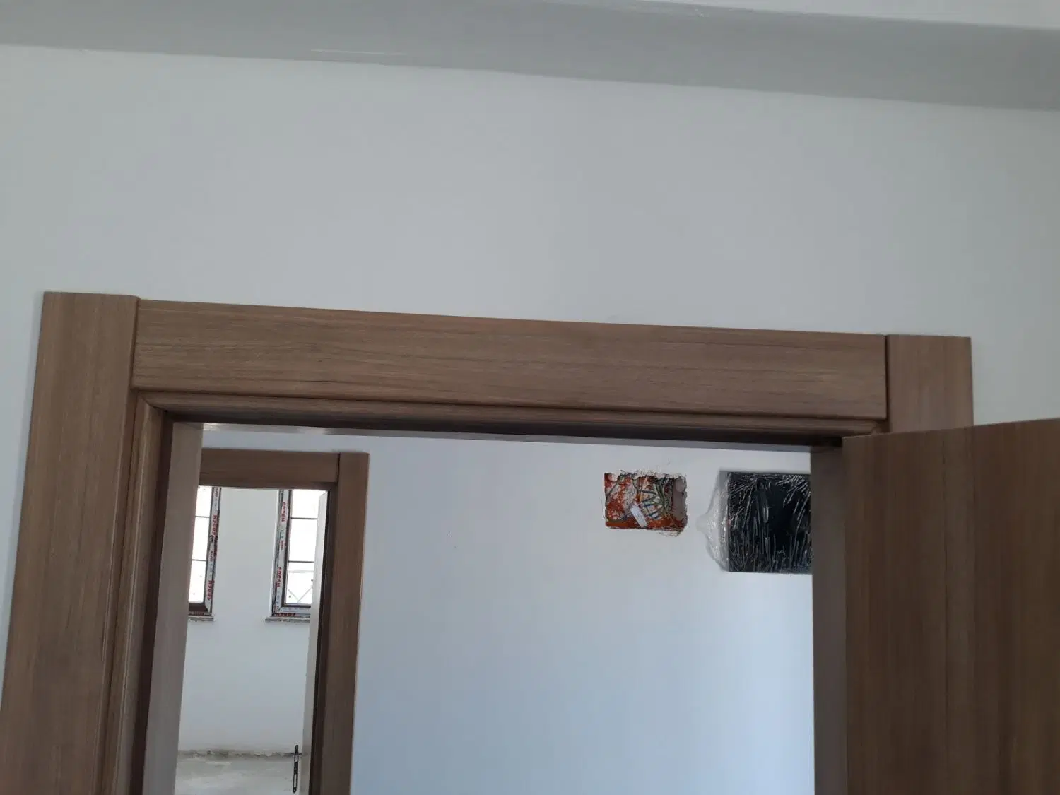 نصاب درب برای عراق|استخدام معماری، عمران و ساختمانی|تهران, میدان ولیعصر|دیوار