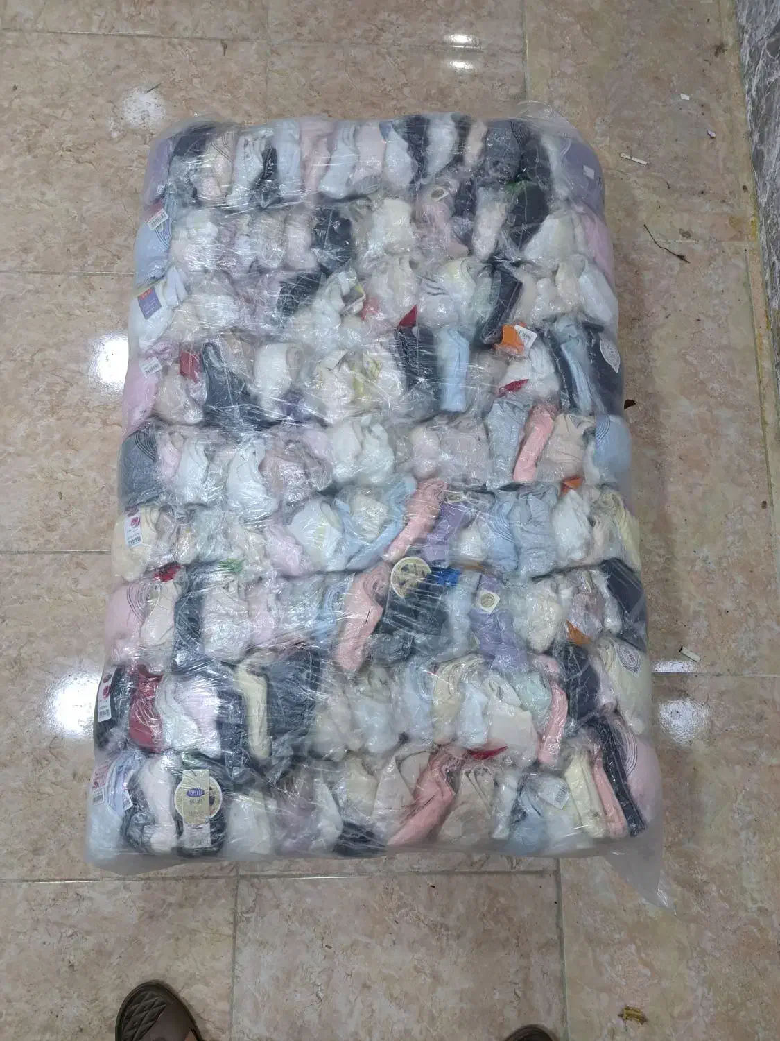 سوتین|لباس|درگهان, |دیوار