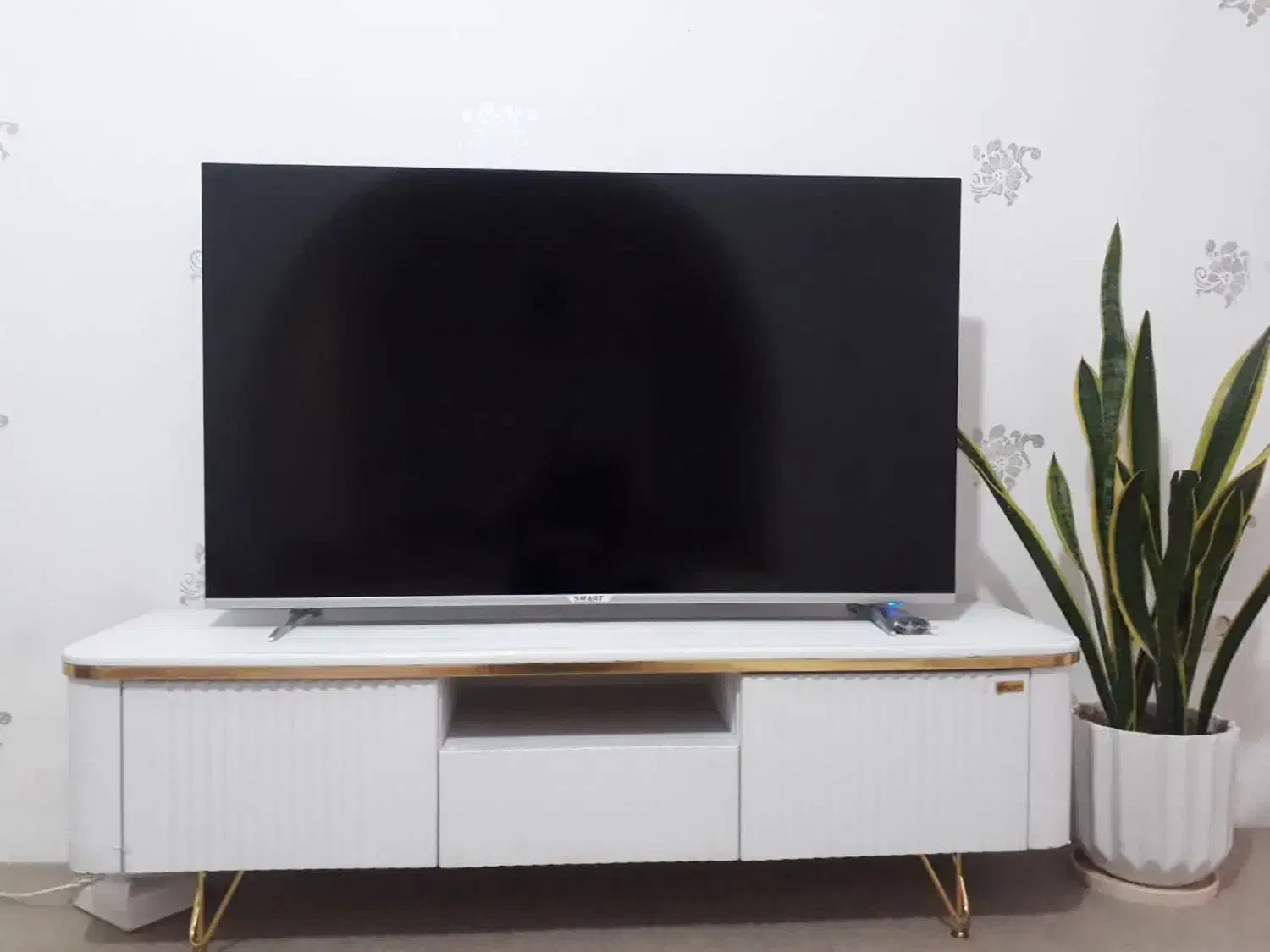 تلویزیون۵۰اینچ|تلویزیون و پروژکتور|شاهین‌شهر, شهرک سایت|دیوار