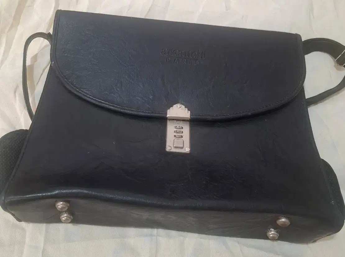 کیف دیپلمات قفل دار|کیف، کفش، کمربند|سمنان, |دیوار