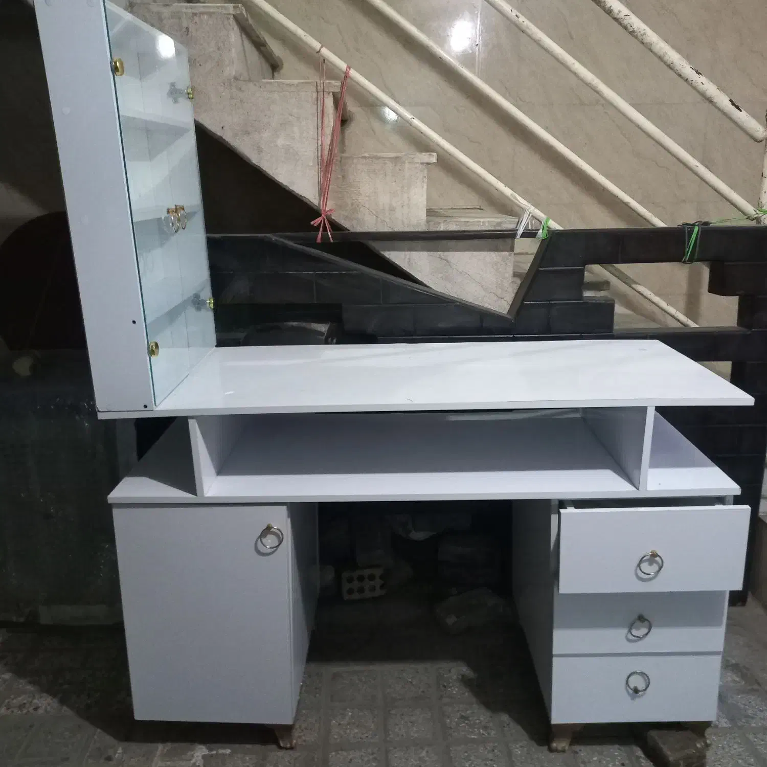 میشناختن وآریشگری|آرایشگاه و سالن‌های زیبایی|مشهد, رده|دیوار