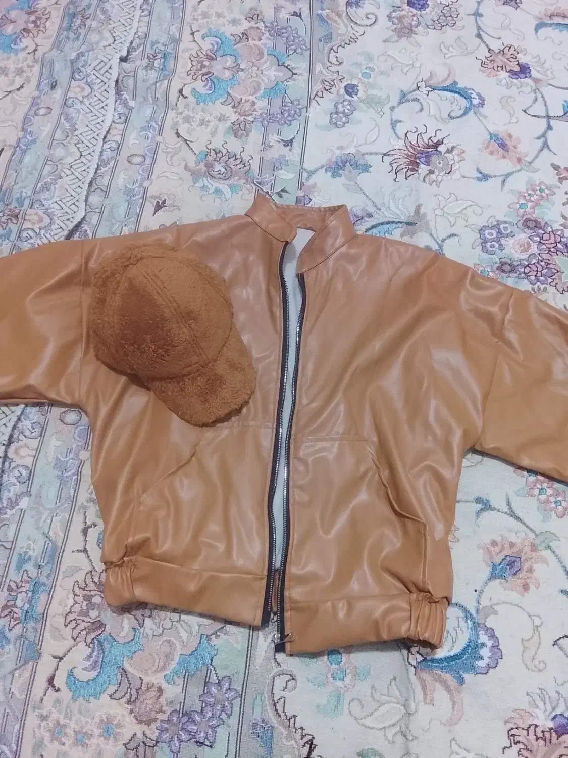 کت بامبر|لباس|مشهد, فاطمیه|دیوار