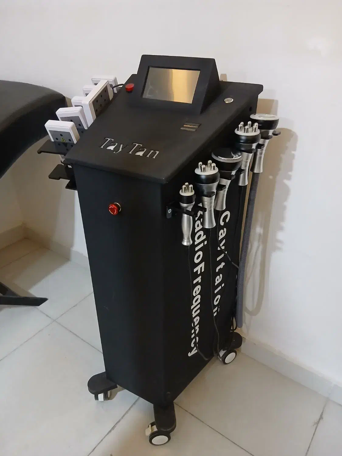 فروش دستگاه زیبایی به علت مهاجرت|آرایشگاه و سالنهای زیبایی|ارومیه, |دیوار