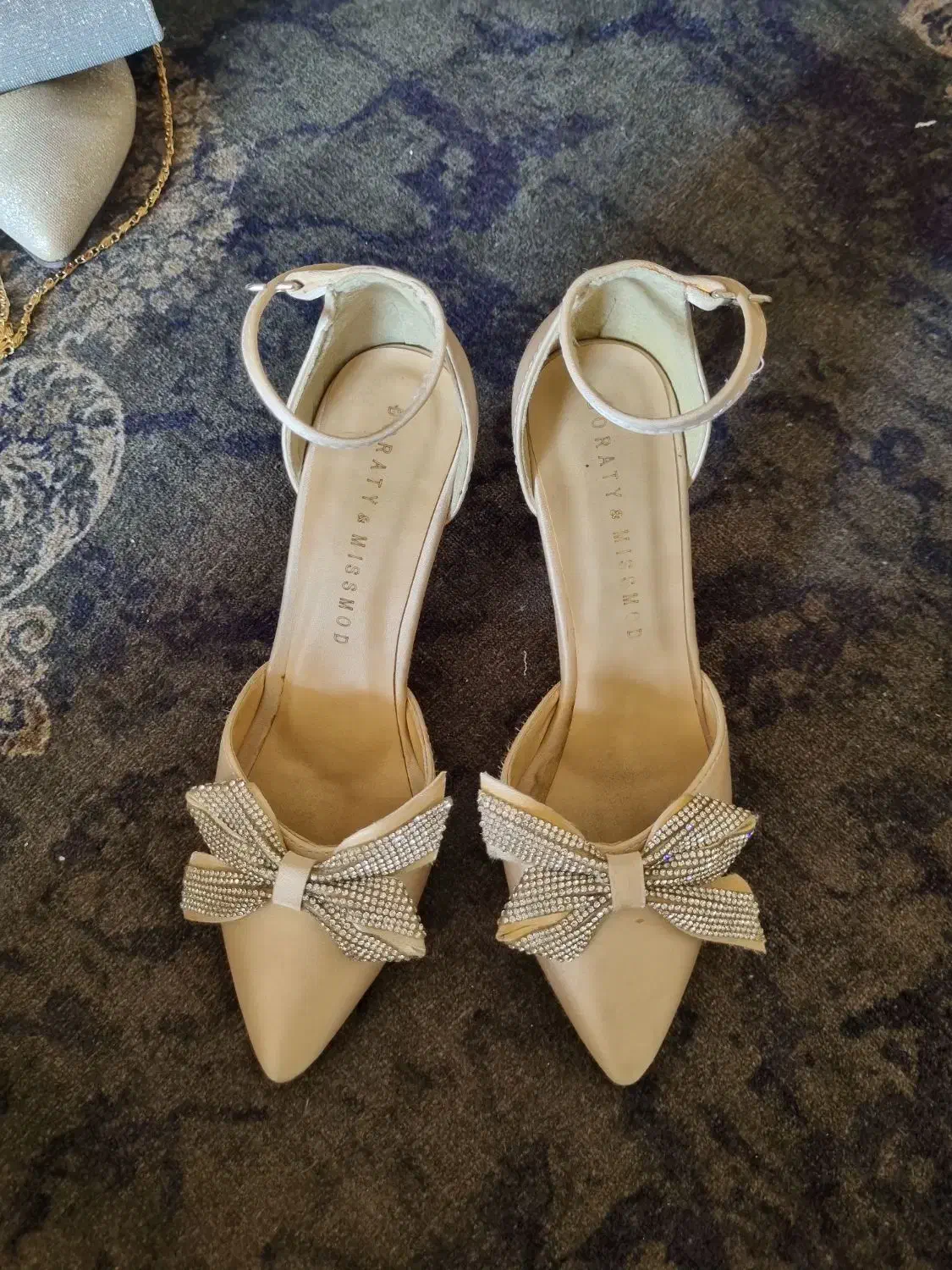 تعدادی کفش مجلسی ب رنگ کرم 36و38طلایی38نقره ای39|کیف، کفش، کمربند|ماهدشت, |دیوار