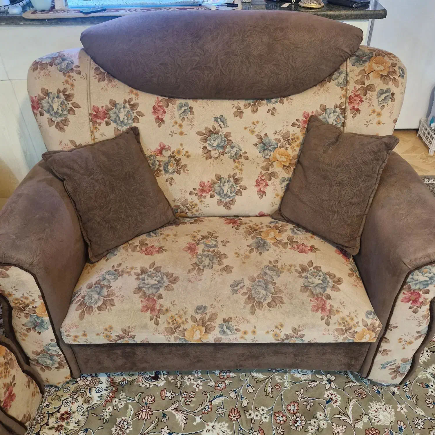 مبل ۷ نفره همراه میز|مبلمان خانگی و میز عسلی|بیرجند, |دیوار