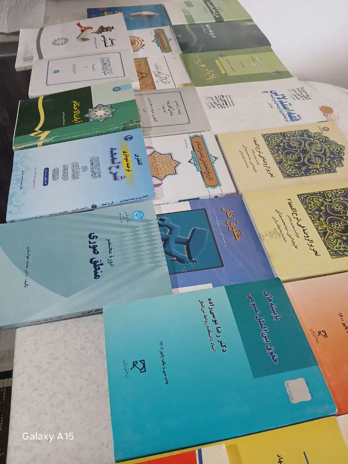 تعدادی کتاب حقوق و عمومی|کتاب و مجله آموزشی|صدرا-فارس, فاز ۱|دیوار