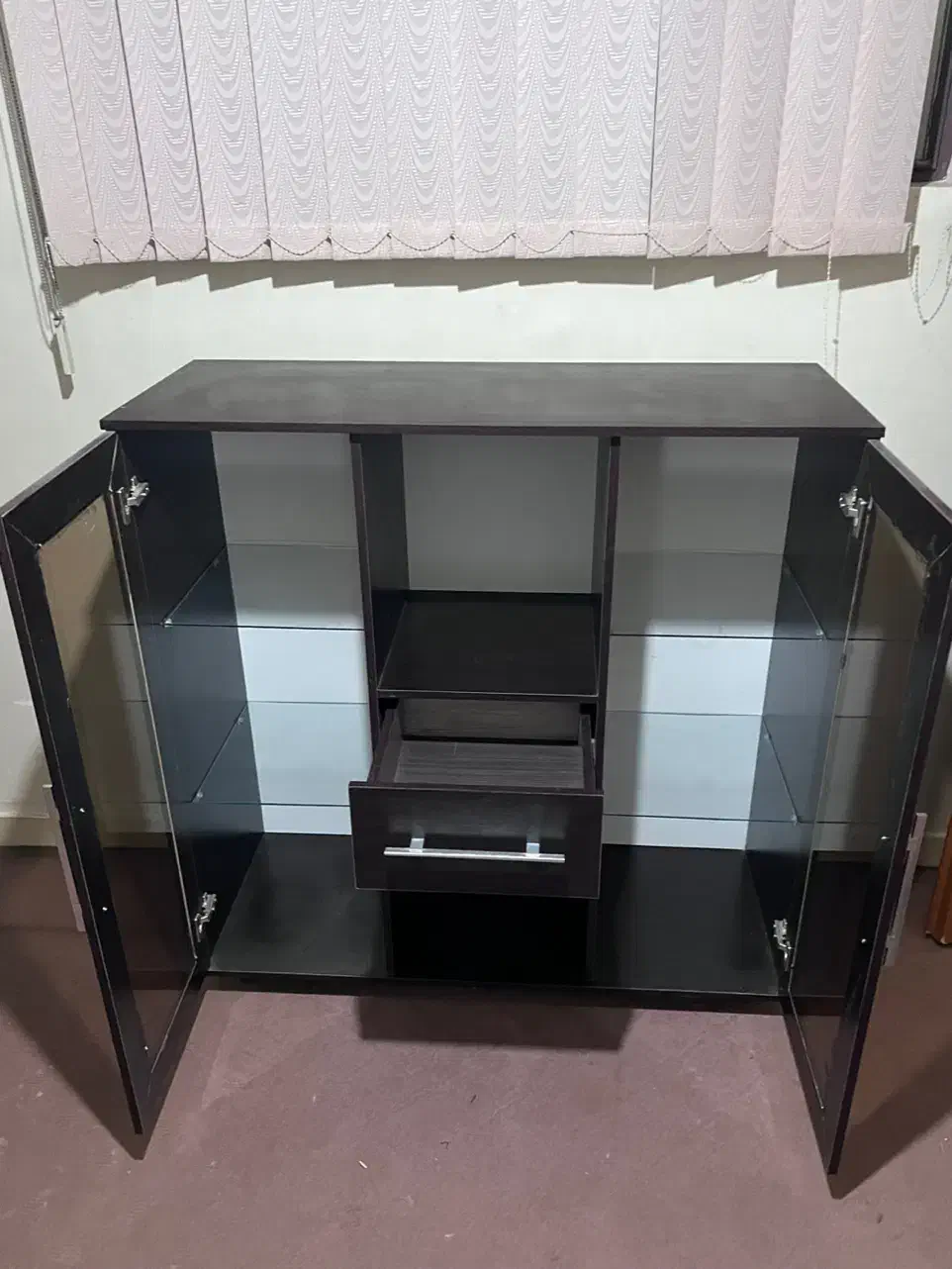 کمد چوبی با درب شیشه ای|جاکفشی، کمد، دراور|شاهین‌شهر, مخابرات (شهید بهشتی)|دیوار