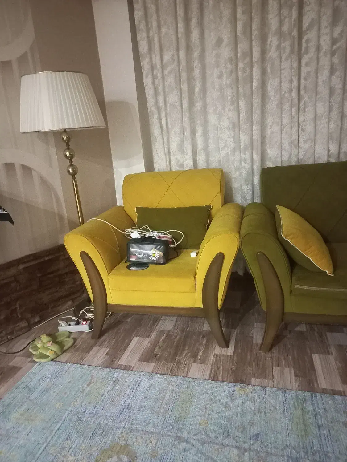 مبل ۷نفره تمیز|مبلمان خانگی و میز عسلی|رشت, ترمینال|دیوار