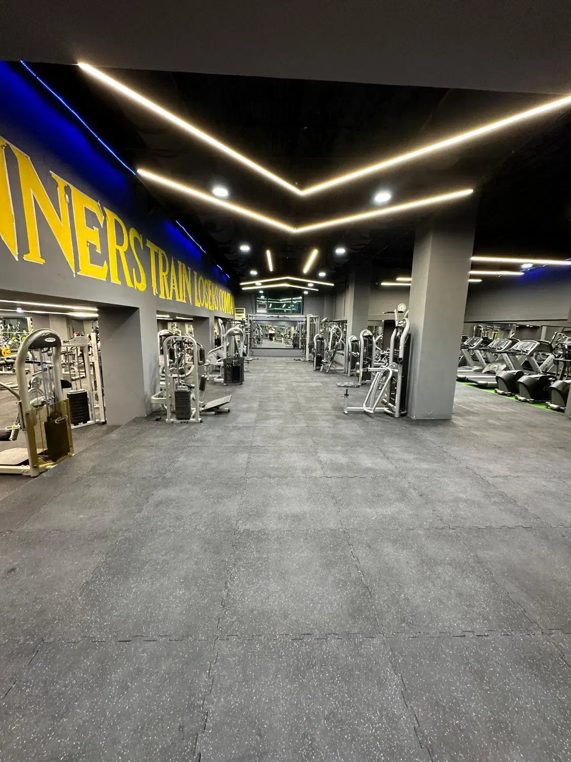 نیازمند کارگر خدماتی برای باشگاه بدنسازی|استخدام سرایداری و نظافت|تهران, پونک|دیوار