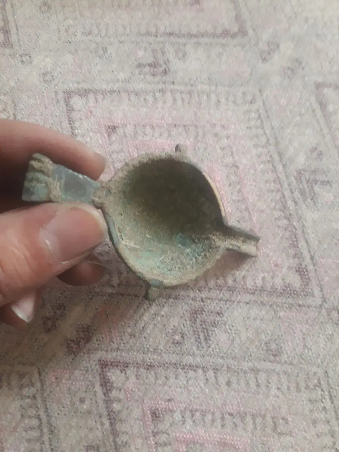 زیر خاکی قدمت دار|کلکسیون اشیاء عتیقه|ری, شهادت|دیوار