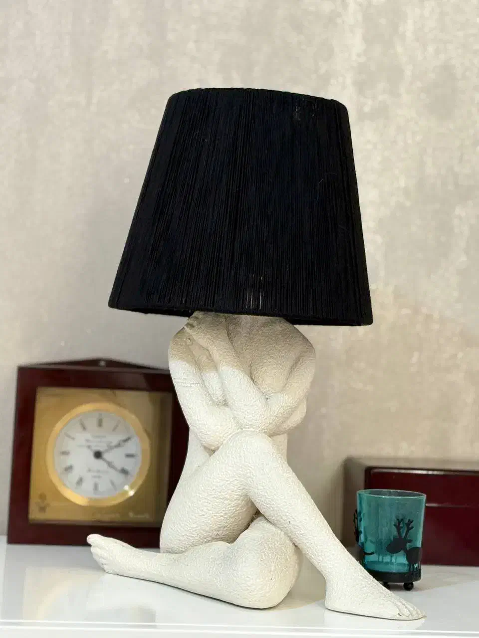 اباژور دختر نشسته|لوستر و چراغ آویز|رشت, چله خانه|دیوار