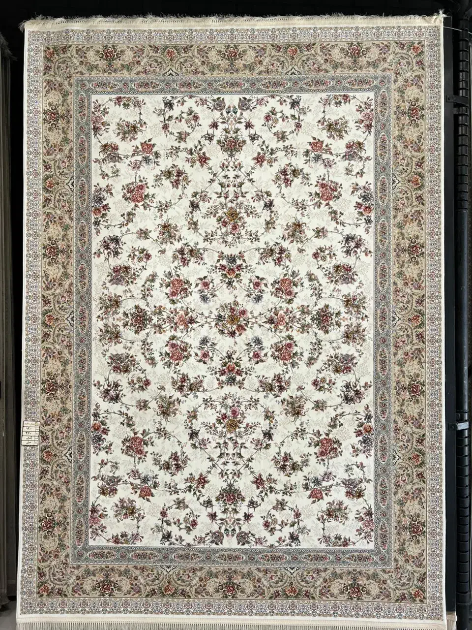 فرش دودی ارغوان۱۲۰۰شانه همراه باگردتراکم۳۶۰۰|فرش|شیراز, قلات|دیوار