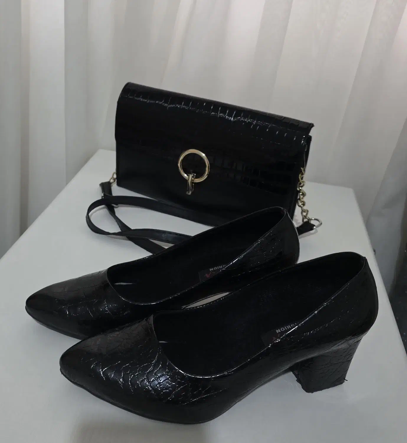 کیف و کفش|کیف، کفش، کمربند|رشت, نامجو|دیوار