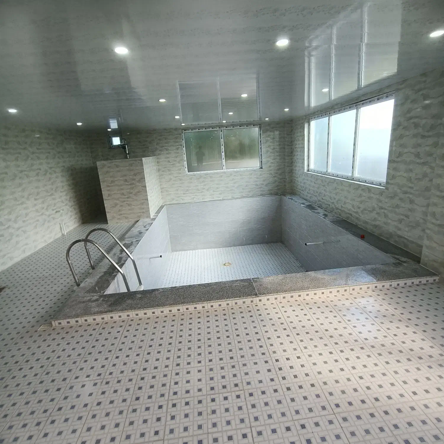 ویلای دوطبقه استخر دار ۳۸۰متری سند تک برگ|فروش خانه و ویلا|رضوانشهر, |دیوار