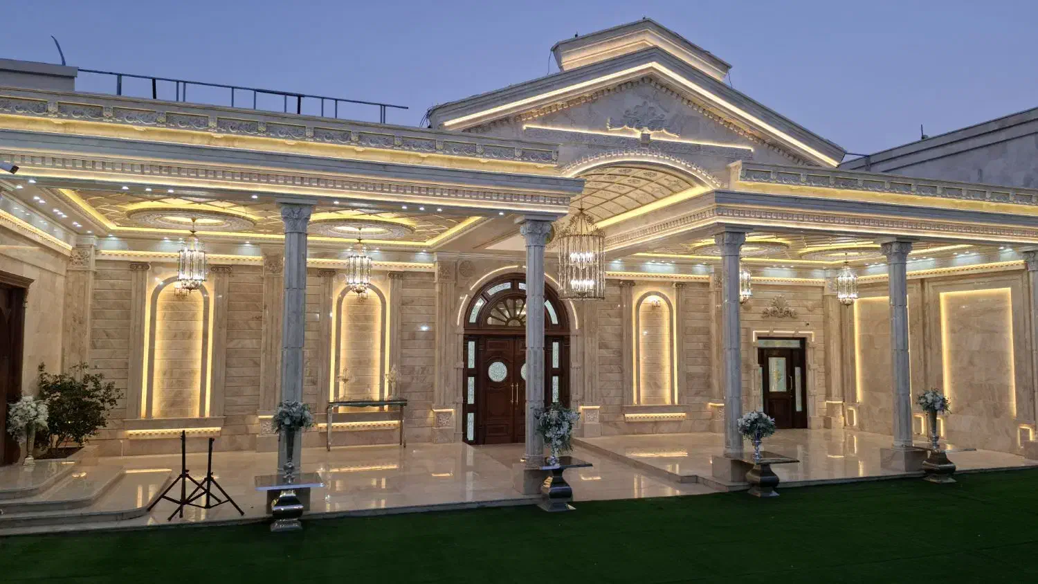 اجرای لاینر و برق کاری صفر تا صد|خدمات پیشه و مهارت|ساوه, |دیوار