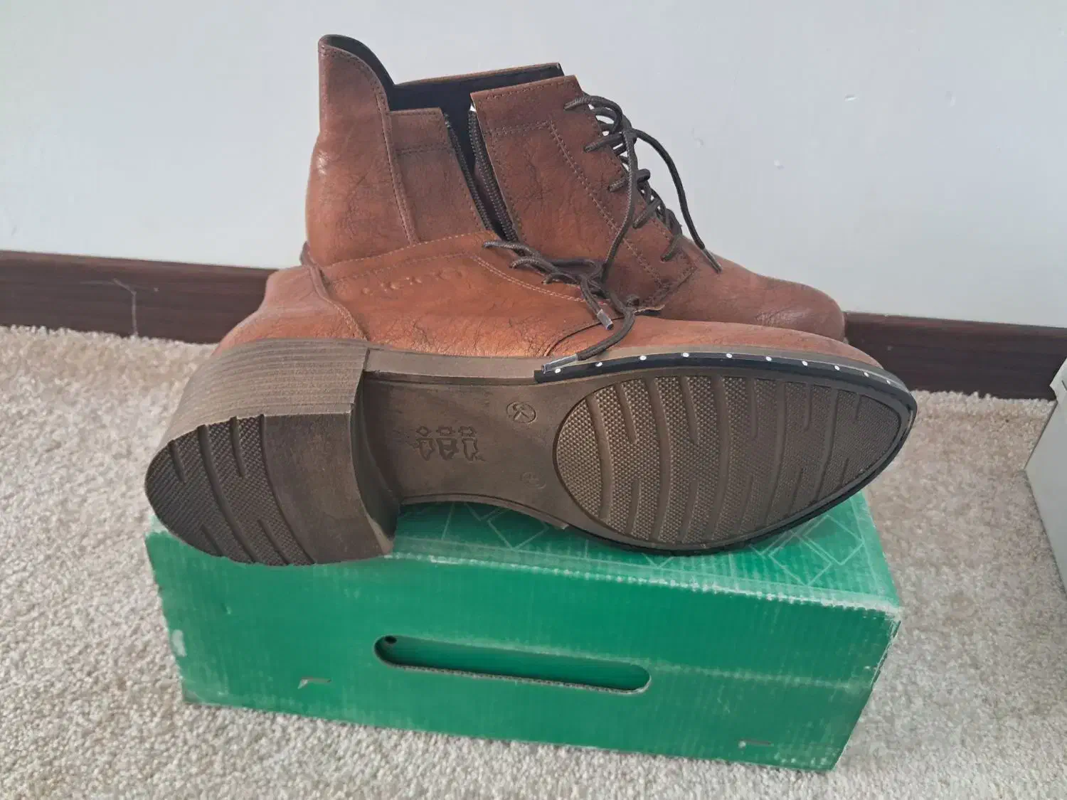 کفش نو|کیف، کفش، کمربند|قم, آذر (نکویی)|دیوار