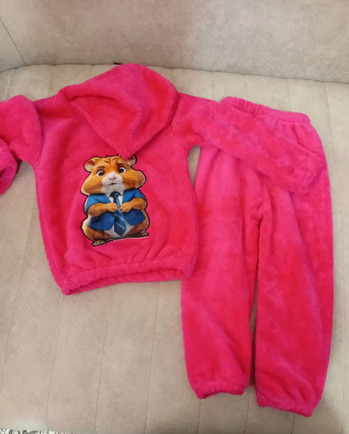 لباس نو|کفش و لباس بچه|آشخانه, |دیوار