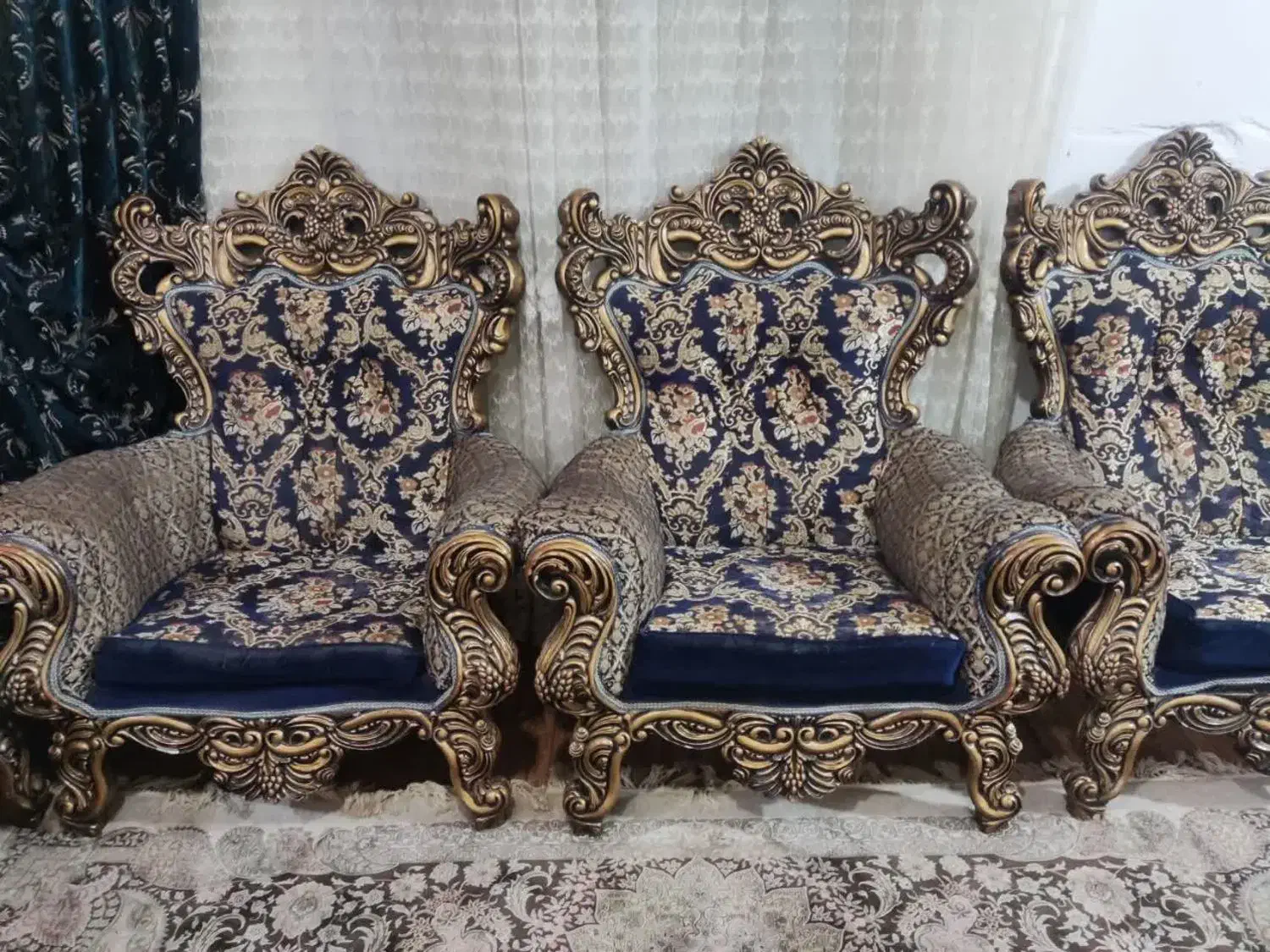 مبل نه نفره با یک جلو مبلی و دو میز عسلی|مبلمان خانگی و میز عسلی|ساری, |دیوار