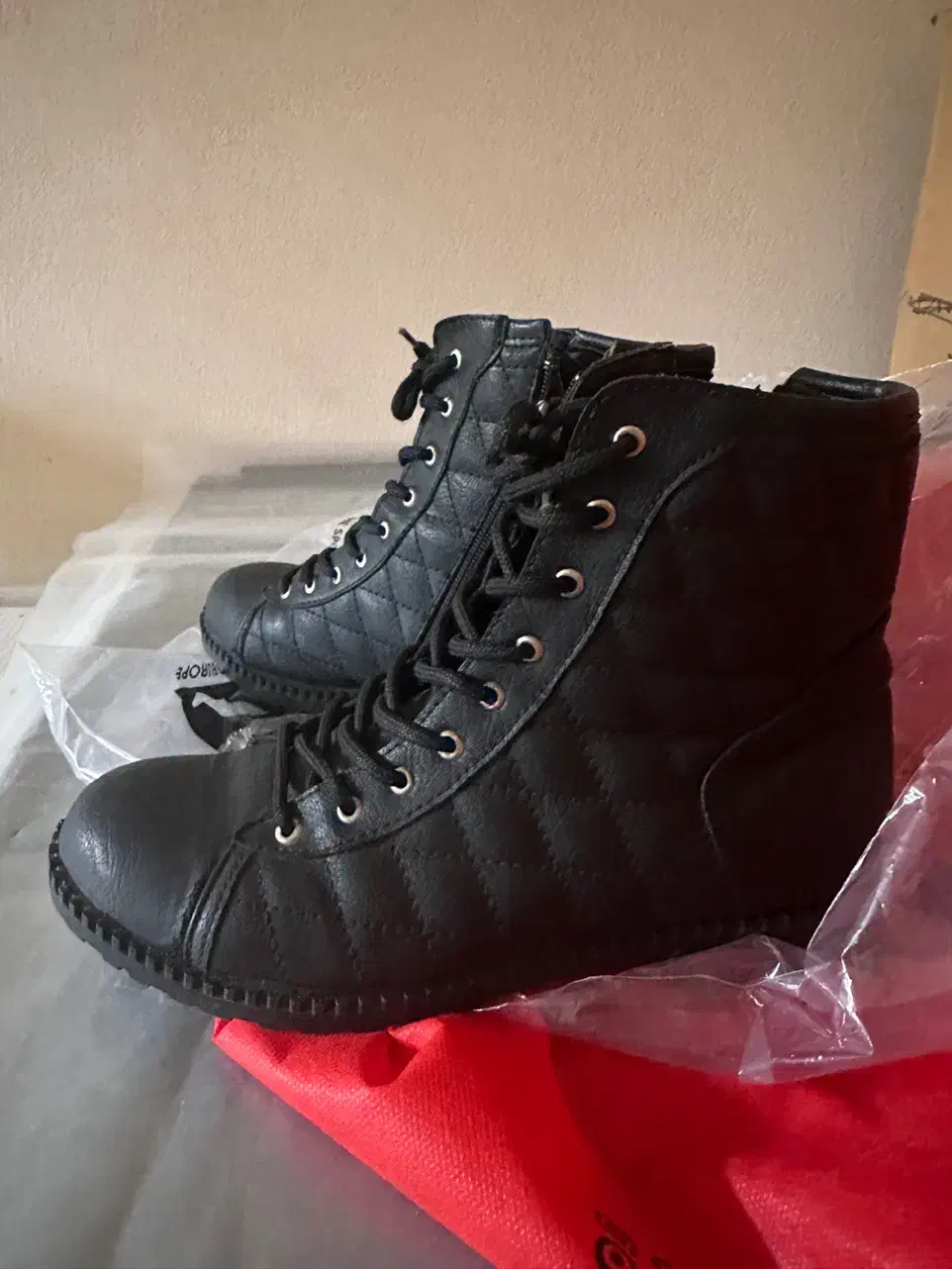 نیم بوت|کیف، کفش، کمربند|لنگرود, |دیوار