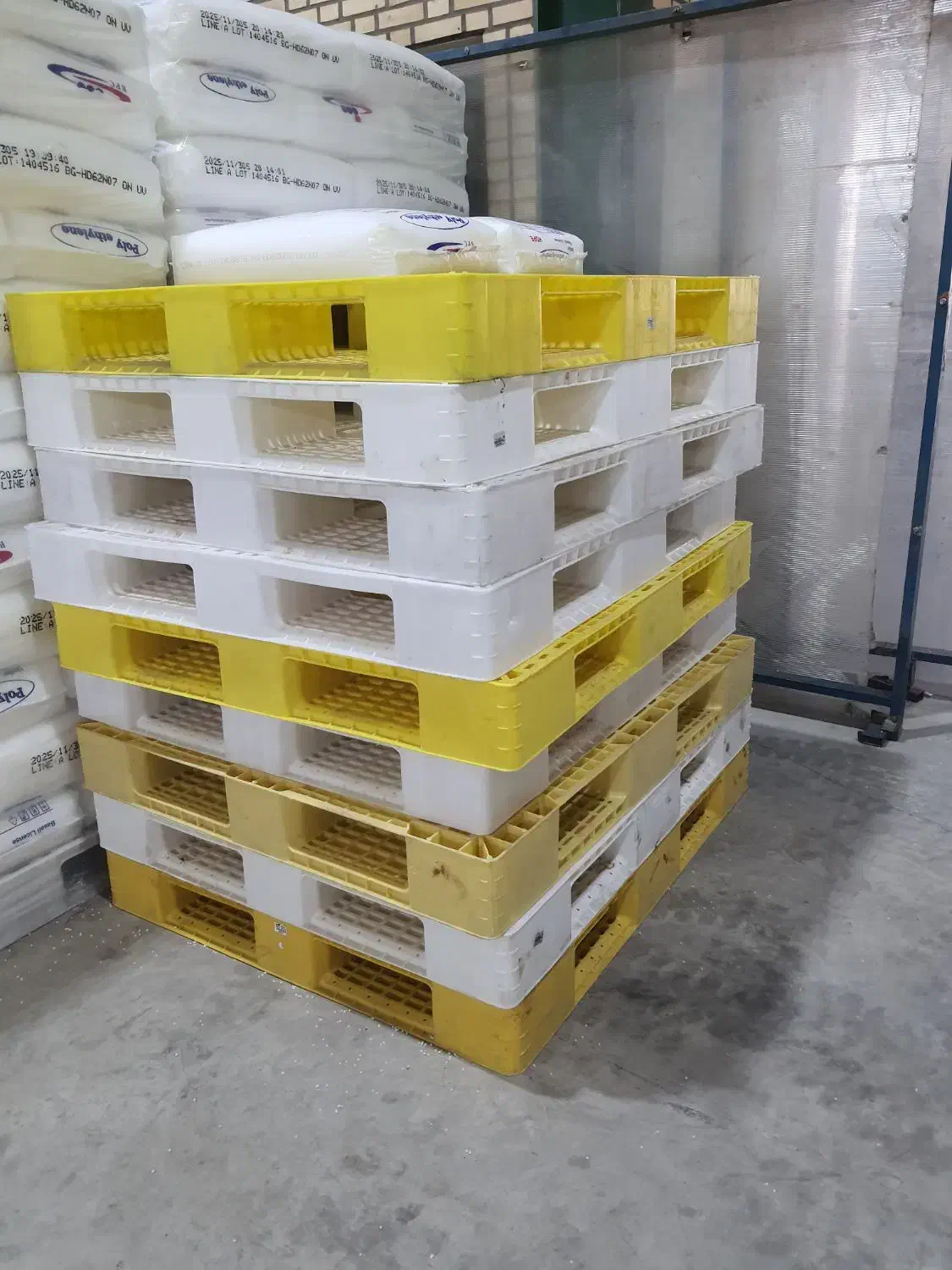 پالت پلاستیکی|عمده‌فروشی|آبیک, |دیوار