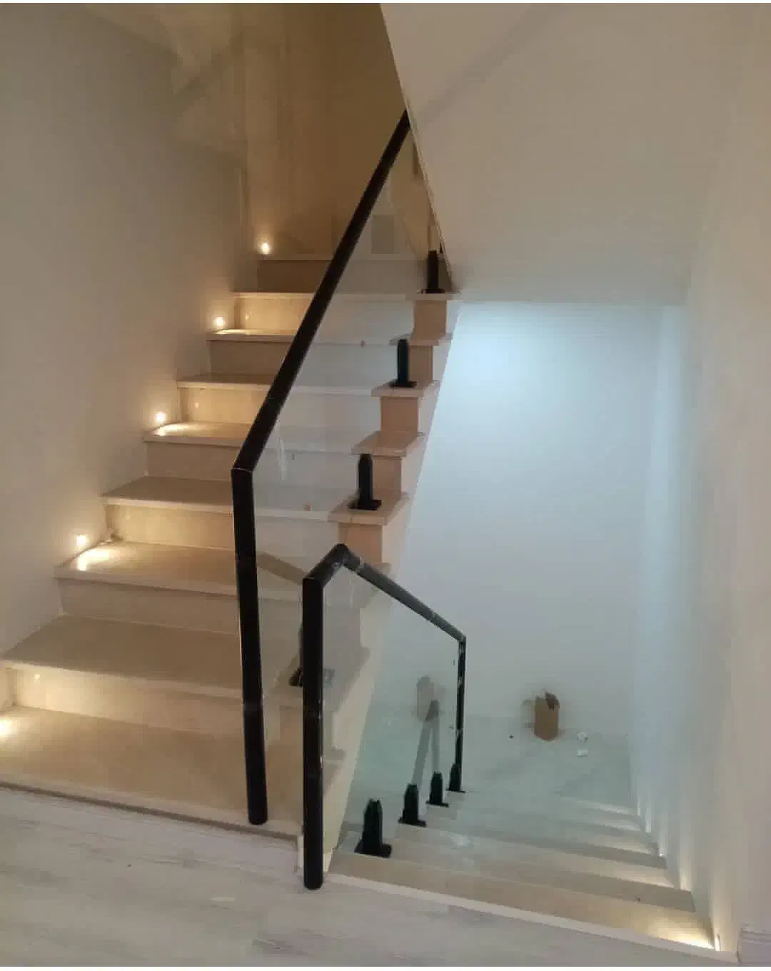 شیشه بغل پله وهندریل|خدمات پیشه و مهارت|دزفول, |دیوار