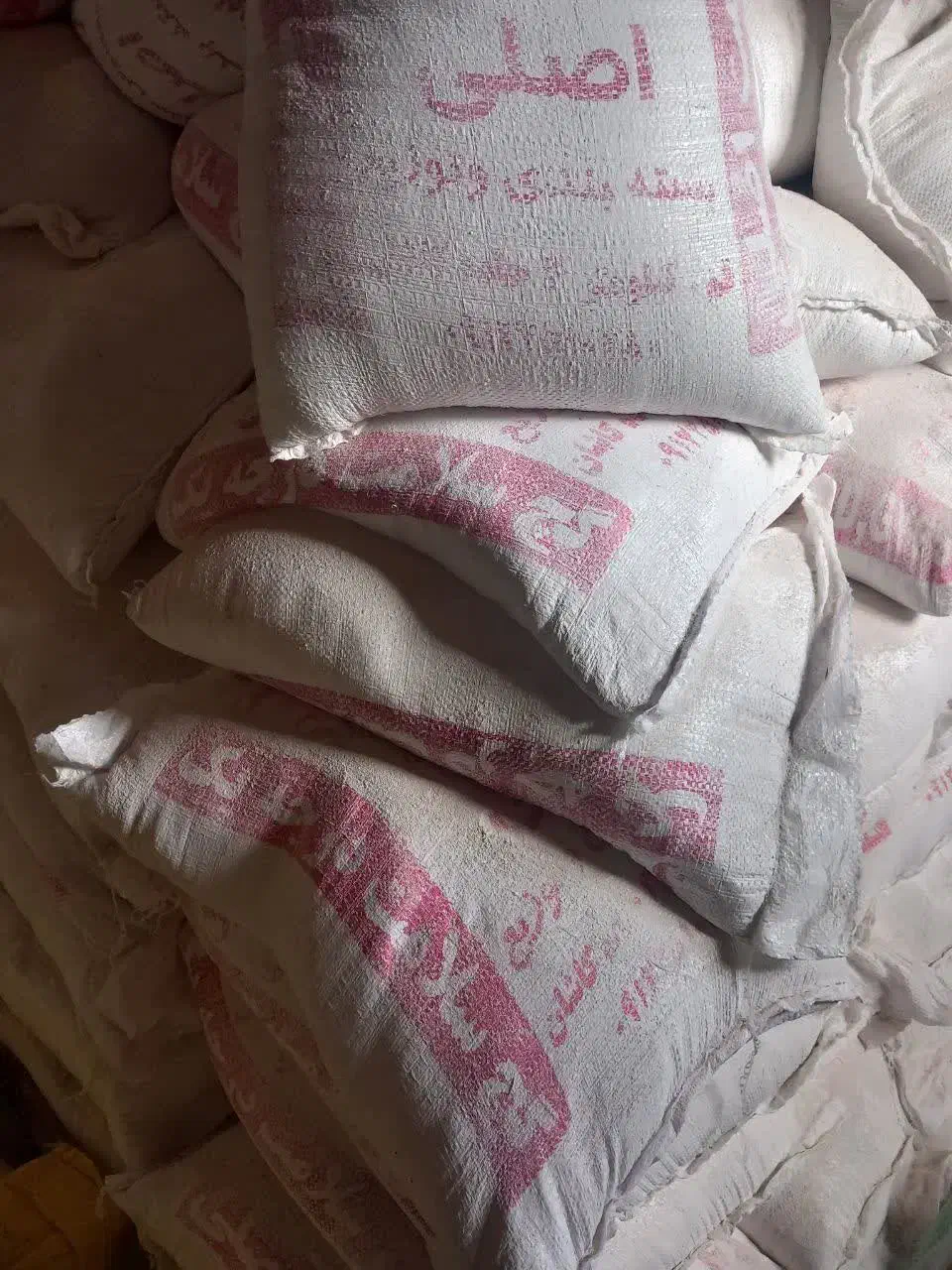 مصالح ساختمانی سیمان ماسته گچ اجر سفال پوکه|عمده‌فروشی|قم, چهار مردان|دیوار