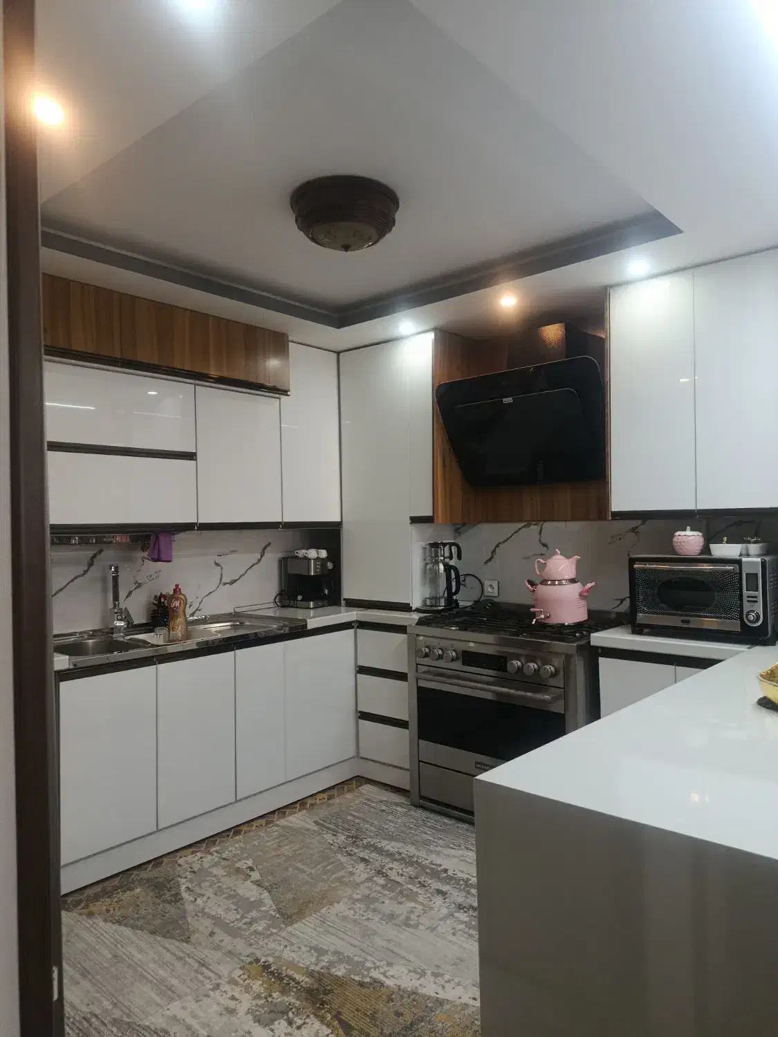 معاوضه یا فروش یک واحد سه طبقه تجاری مسکونی|فروش مغازه و غرفه|یزد, |دیوار