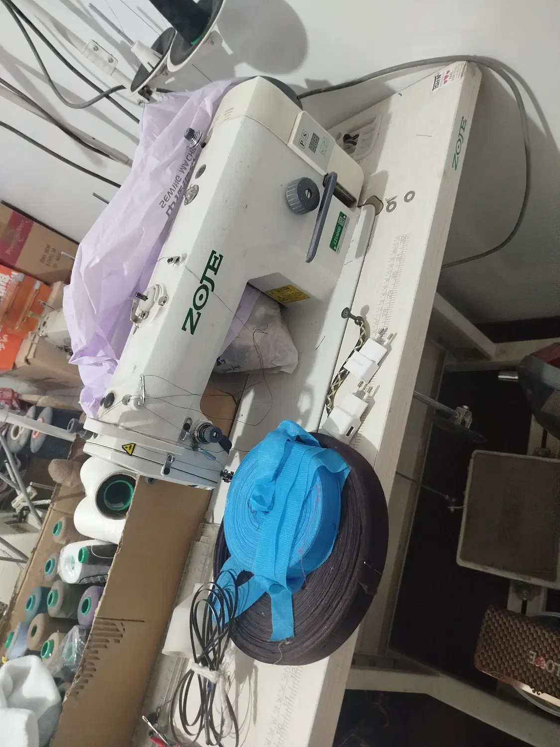 3 عدد چرخ خیاطی راسته دوز با مقداری وسیله خیاطی|چرخ خیاطی و ریسندگی|مبارکه, |دیوار