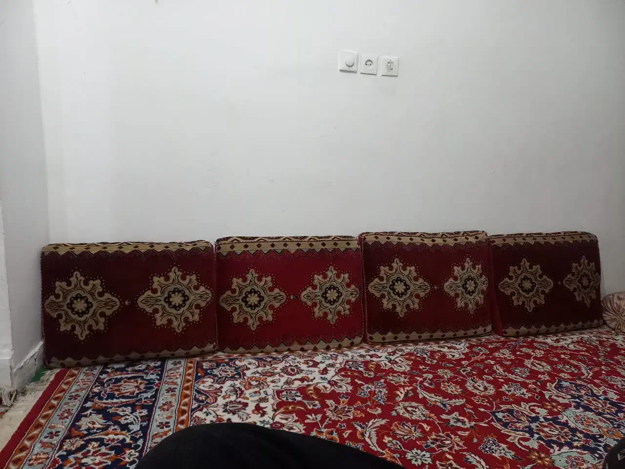 پشتی چهار عدد|پشتی|بهبهان, |دیوار