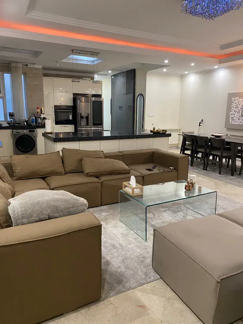 آپارتمان ۱۰۱ متر/دو خوابه/فول امکانات