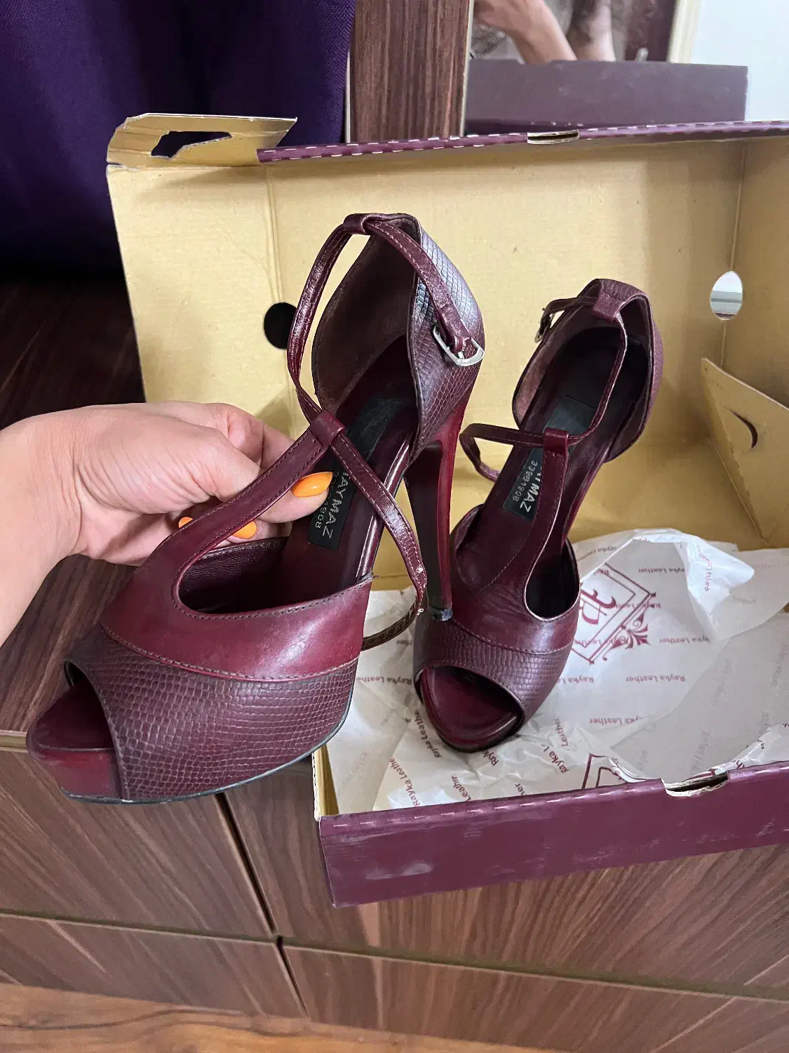 کفش مجلسی|کیف، کفش، کمربند|آمل, |دیوار