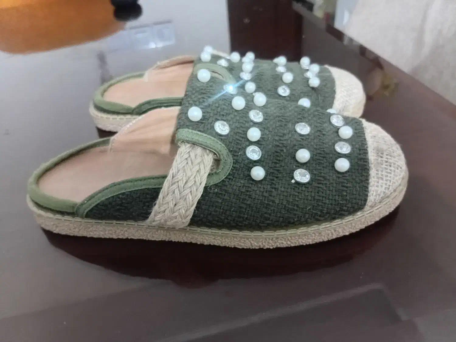 دمپایی|کیف، کفش، کمربند|کرج, باغستان|دیوار